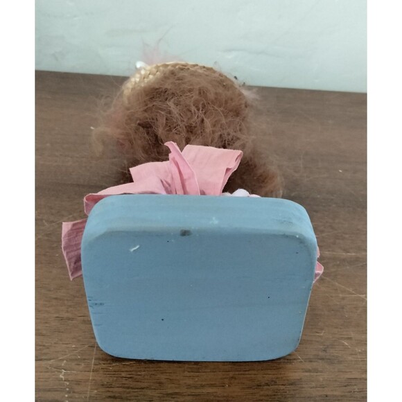 Vintage Miniature Decorative Hat Stand Display Made from Egg - Picture 5 of 5